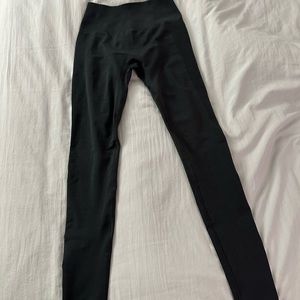 Black amplify leggings